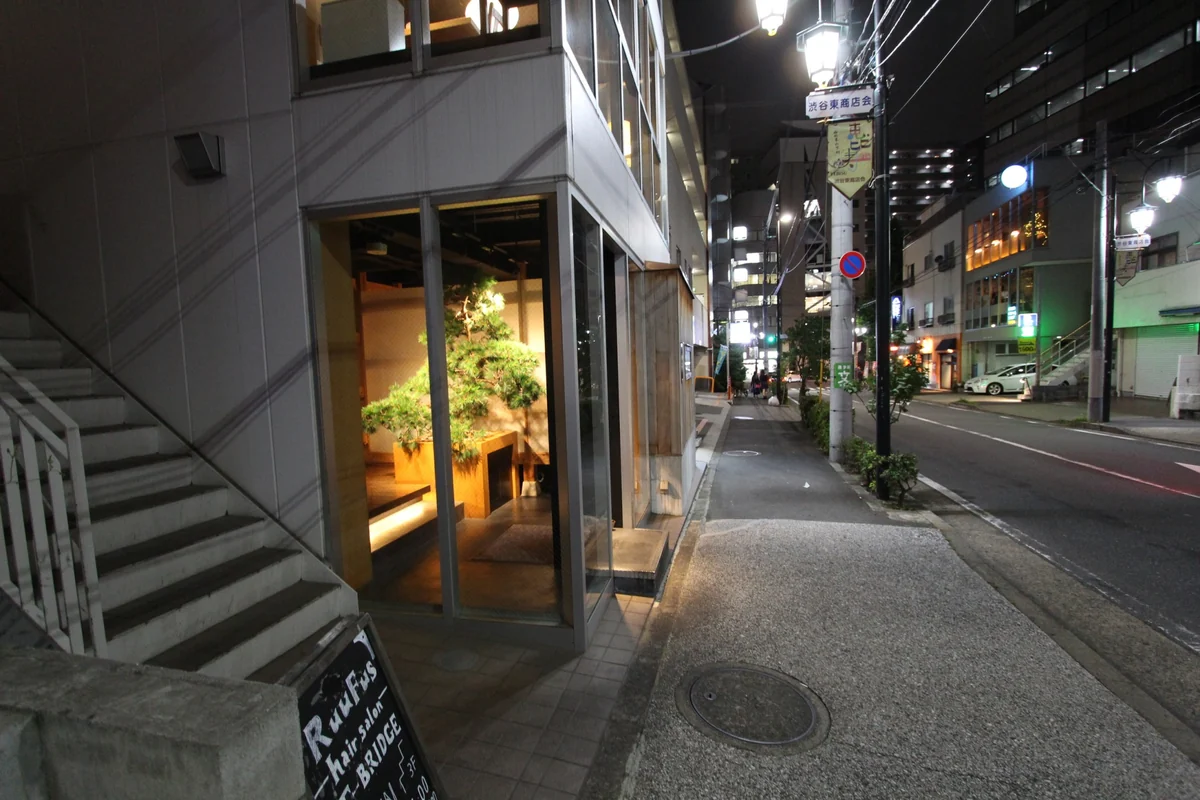 SHIBUYA STAY 周辺の夜の路地