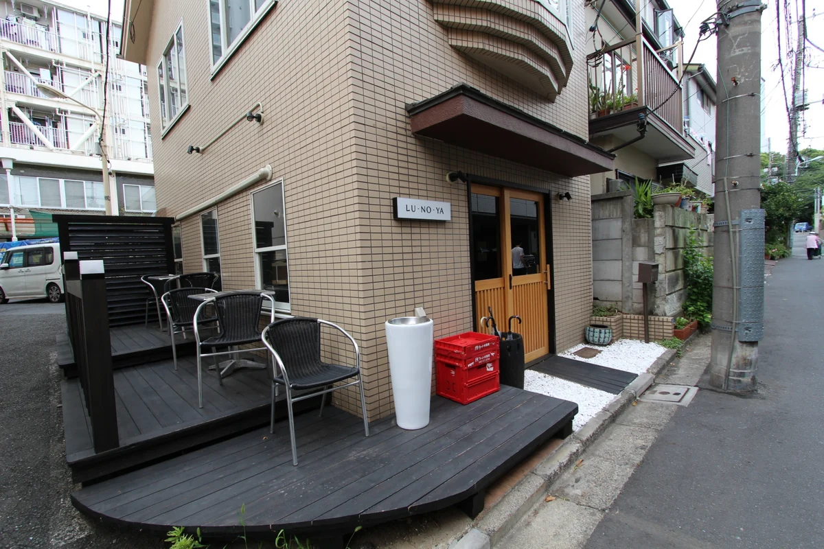 SHIBUYA STAY 周辺のコインランドリー脇の路地