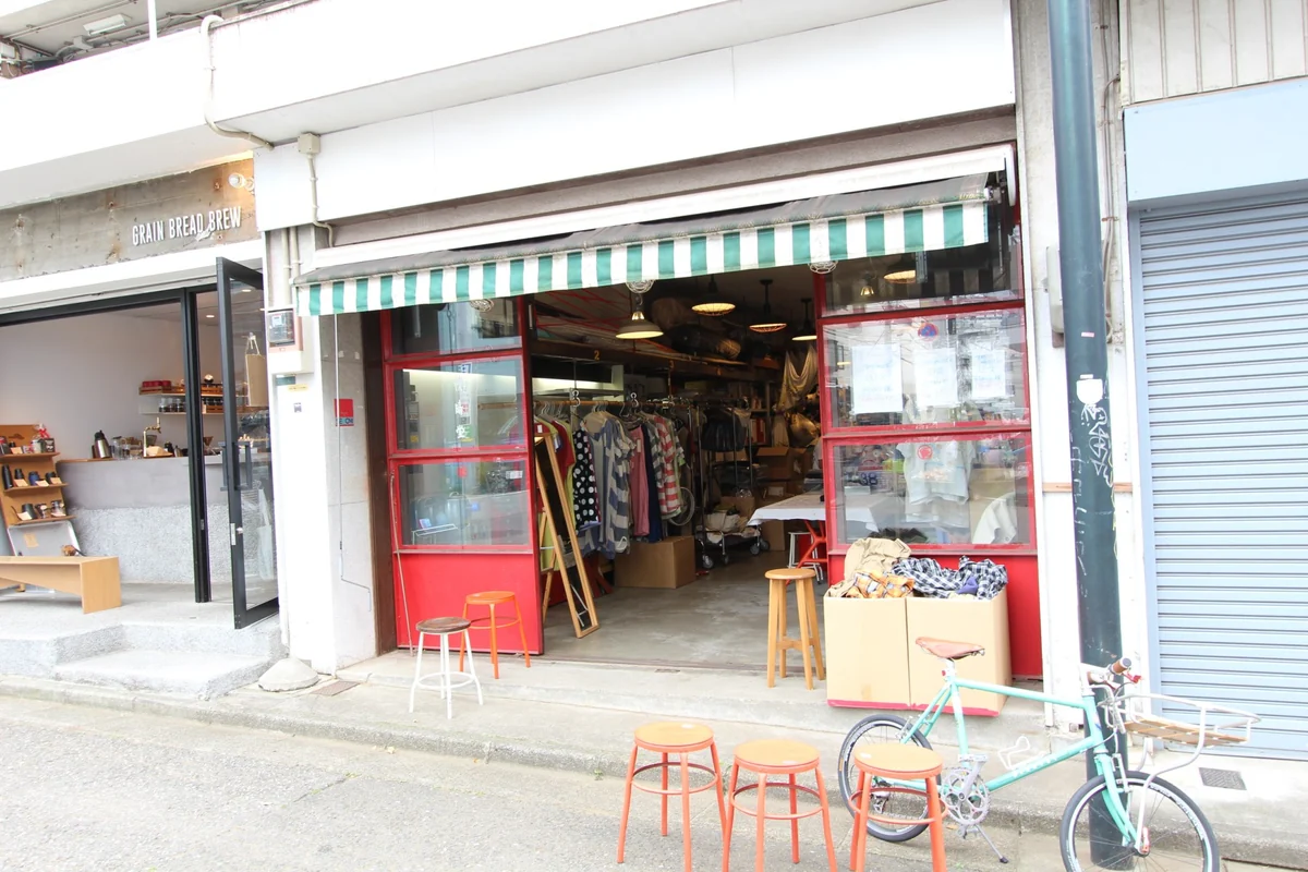 SHIBUYA STAY 周辺の商店の店先