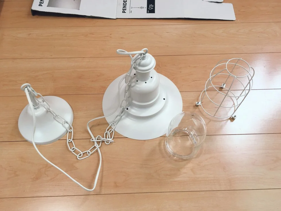 ＩＫＥＡの照明を塗装しました。の掲載写真・図版