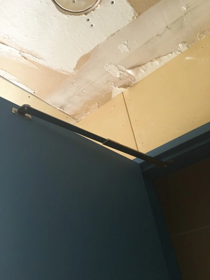 早稲田事務所 工事の合間にトイレの塗装の掲載写真・図版